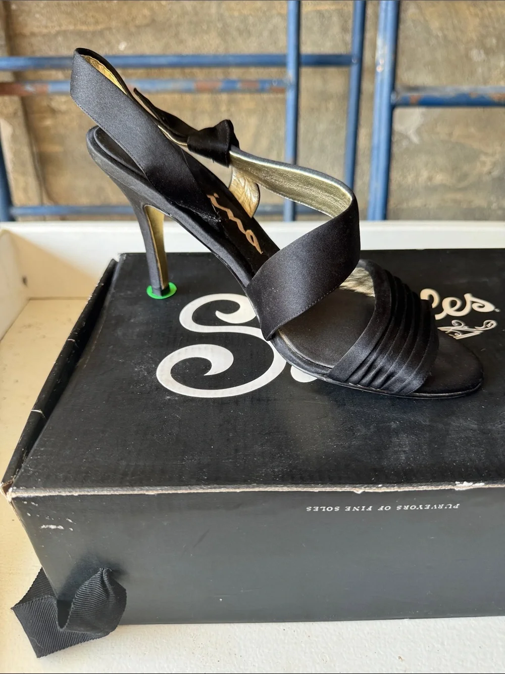 Seychelles chic black